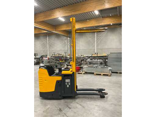 2011 Jungheinrich ERD220 Stacker