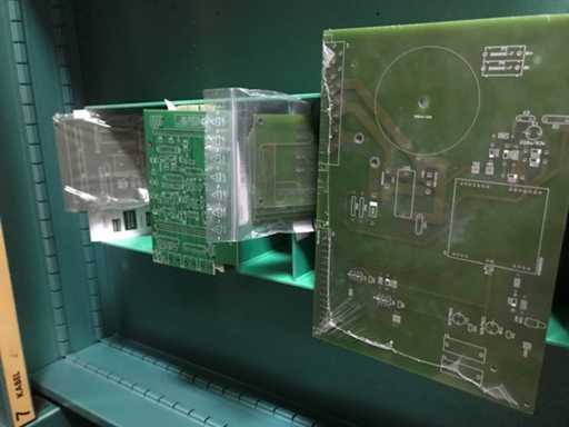 Mnóstwo drukowanych paneli