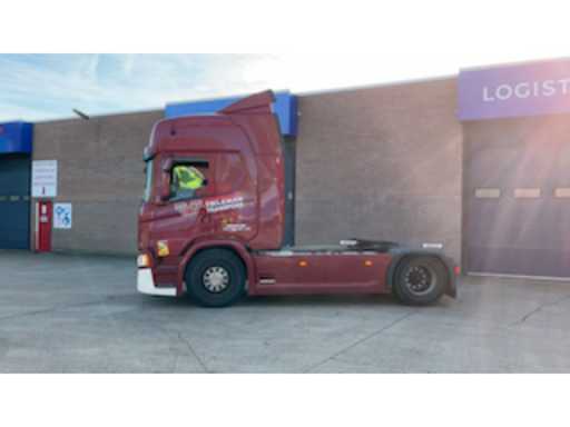 35f5c03b-8110-4811-9527-1a9a9c177ac0.mp4