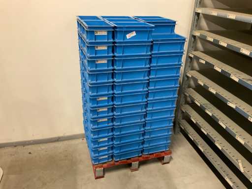 Stacking crates (135x)