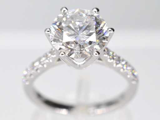 Witgouden ring met een diamant van 2.00 carat