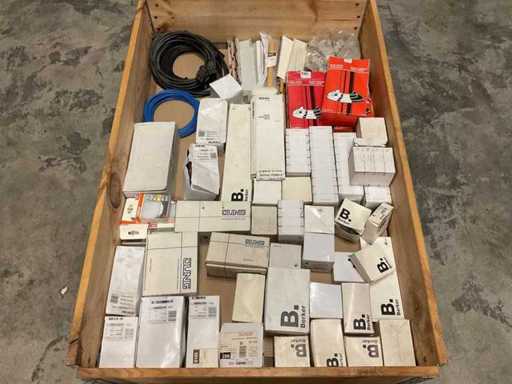 Un lot de material de instalare