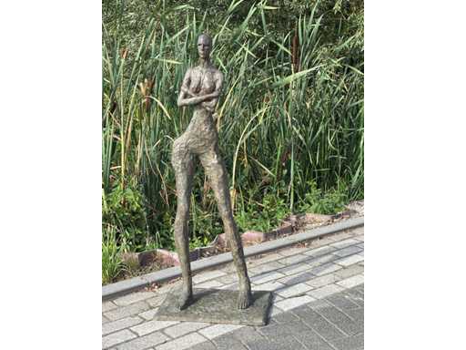 Sculptur? din bronz abstract