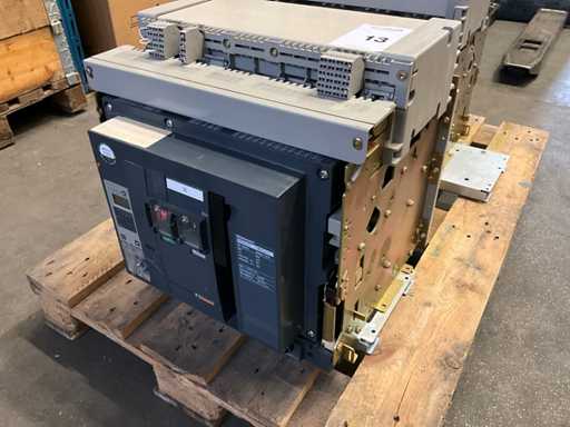 Merlin Gerin Masterpact NW32 H1 / 3200 A wyłącznik powietrzny