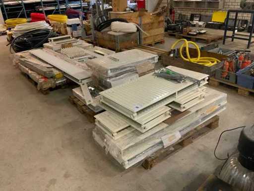 Pallet with radiators (5x)
