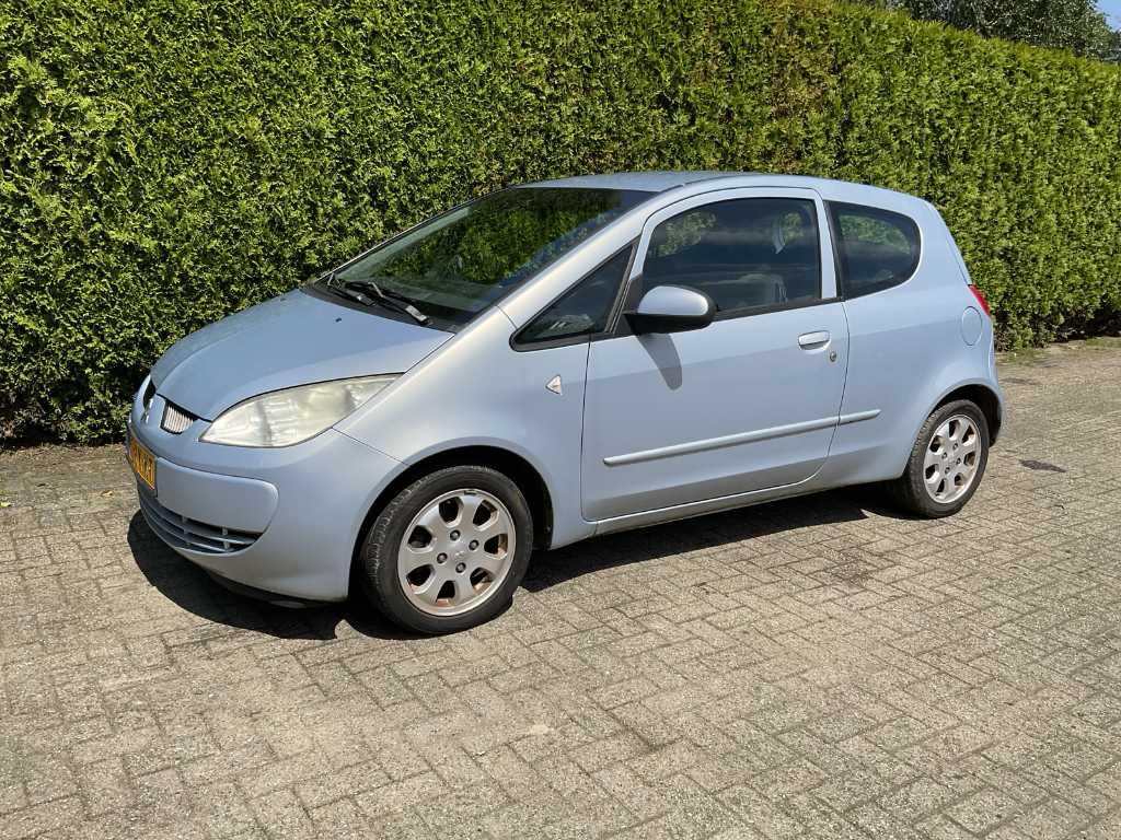 2005 Mitsubishi Colt |