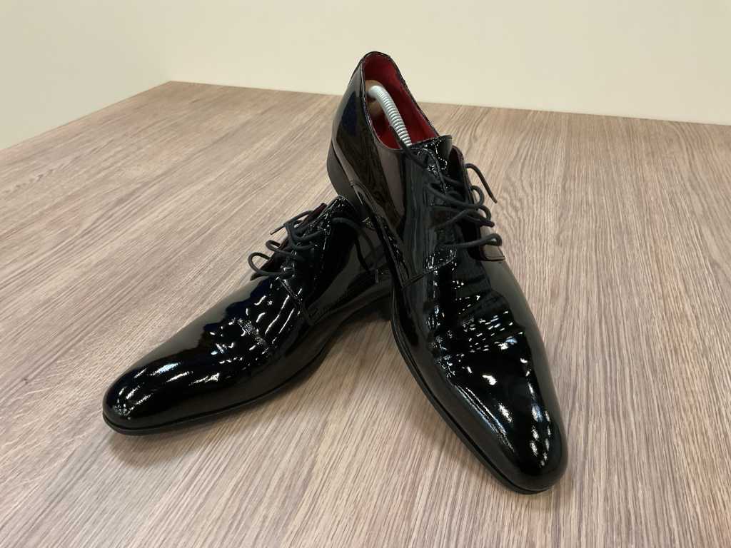 Giorgio Pair of patent leather shoes (size 45)