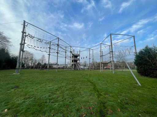 Freiluft-Kletterpark / Hochseilparcours