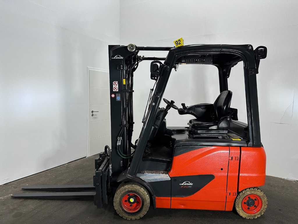 2018 Linde E20 PH-02 EVO 2.000kg Forklift Triplex Electric Forklift 3rd+4th Valve Fork Adjuster