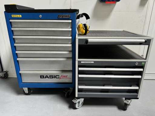   2 chariots à outils