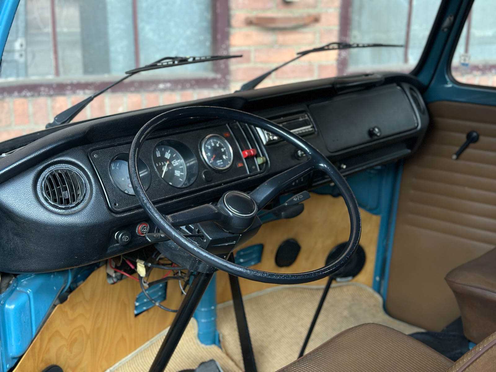 Volkswagen 23-517 Camper 1973, 07-YB-44