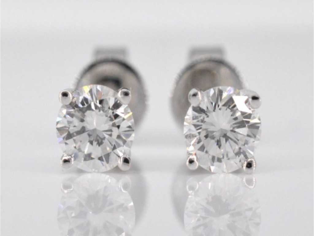 Boucles d’oreilles en or blanc avec diamant 0,50 carat