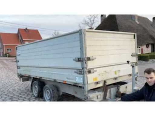 d97adbd4-4f16-4826-a701-8e07addd8782.mp4