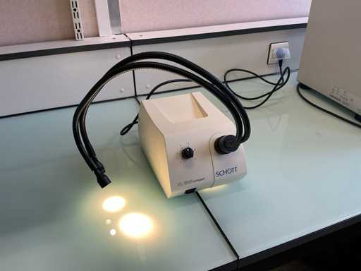 Schott KL1500 compact Source de lumière à fibres optiques