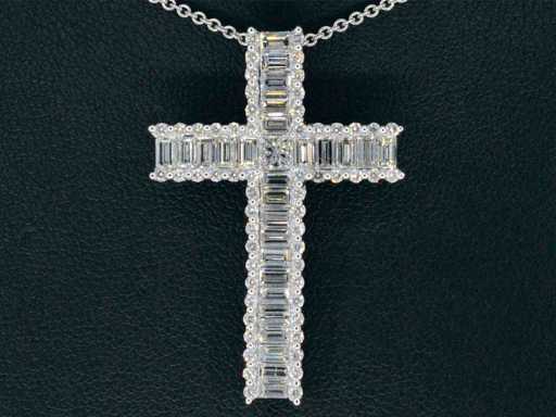 Witgouden kruis hanger met briljant geslepen diamanten