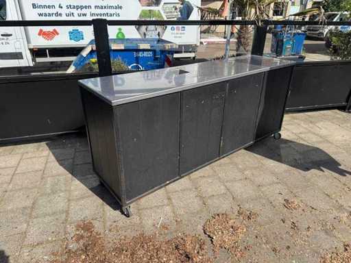 Robust mobile Debrasseermuebel with stainless steel top