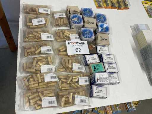 Kupferdurchführungen und Schrauben