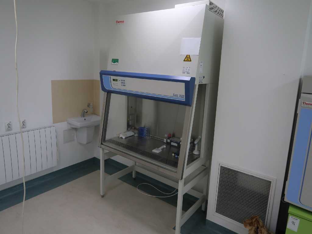 Thermo Scientific - Safe 2020 - Biological Safety Cabinet - 2014
