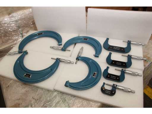 FREUTEK SDM0056 Set of 8x Millesimal External Micrometers 0-200 x 0.001 mm
