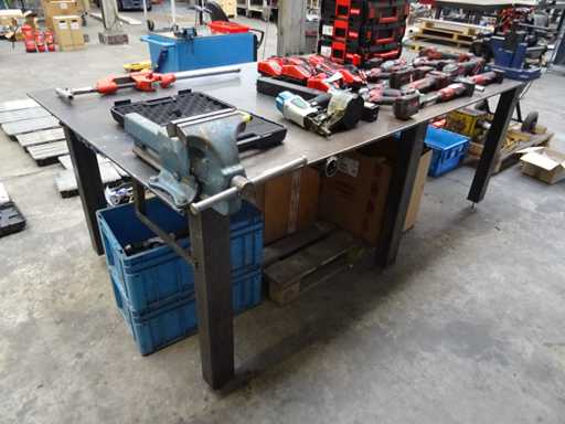 Banco da lavoro in acciaio