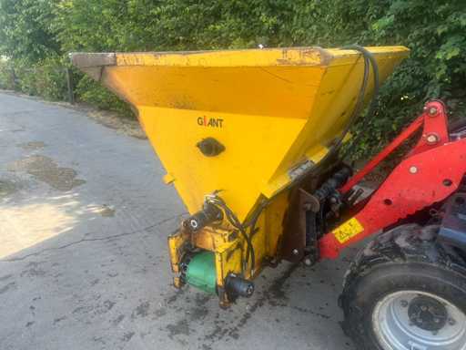 Giant Spreader