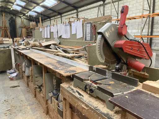 Afkortcirkelzaagmachine met werkbank