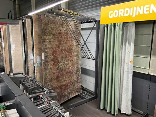 Regały sklepowe na dywany