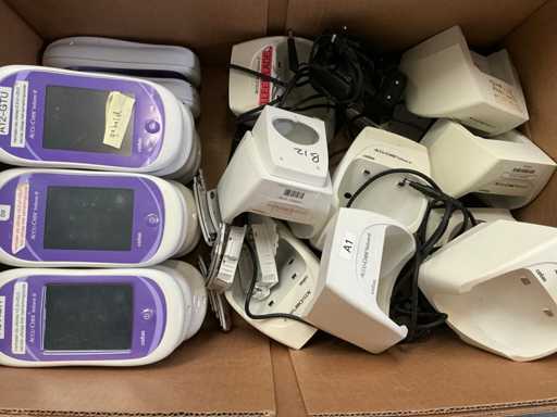 Cobas - Accu-Check inform II - Blood glucose meter 17x and charging stations 9x