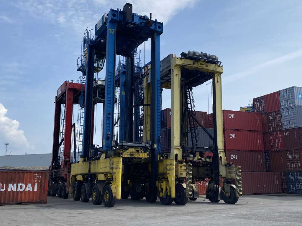 Konecranes - 54DE - Straddle carrier - 2009