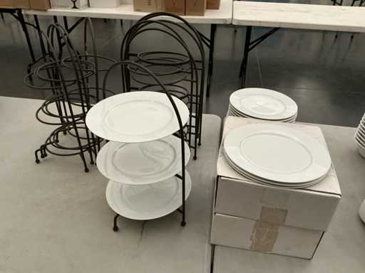 Lot of porcelain plates with 10 plate holders