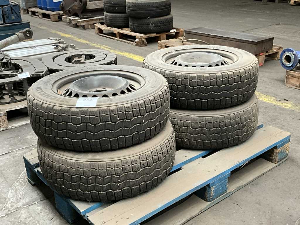 Michelin X M+S 100 Car tire and rim (4x)