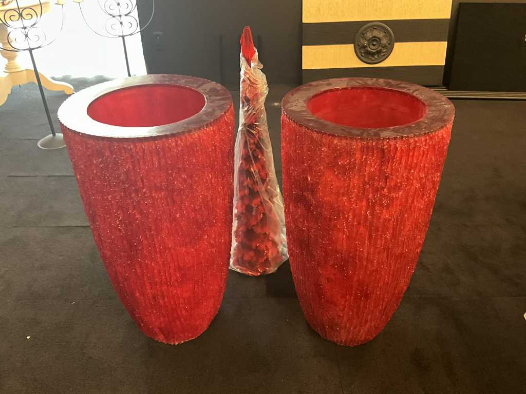 2 red vases and tree