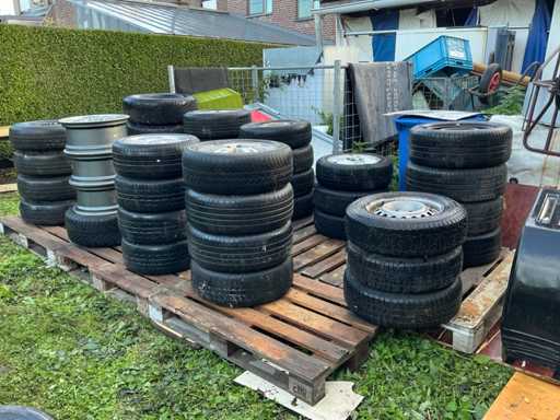 Lotto di cerchi e pneumatici