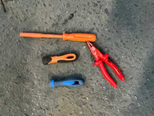 Mânere și unelte de 1000V