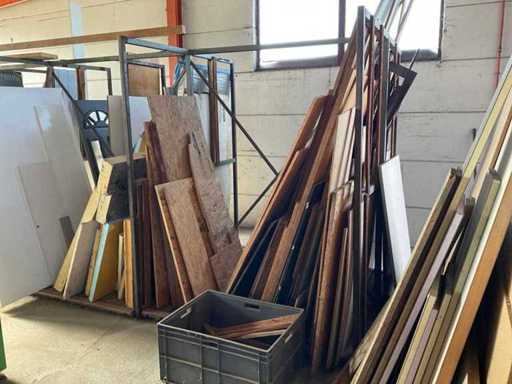 Charge aus Holz und Blechmaterial