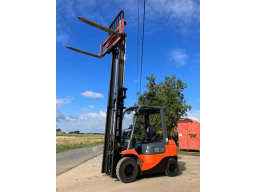 2007 Toyota 42–7FGF25 Chariot élévateur