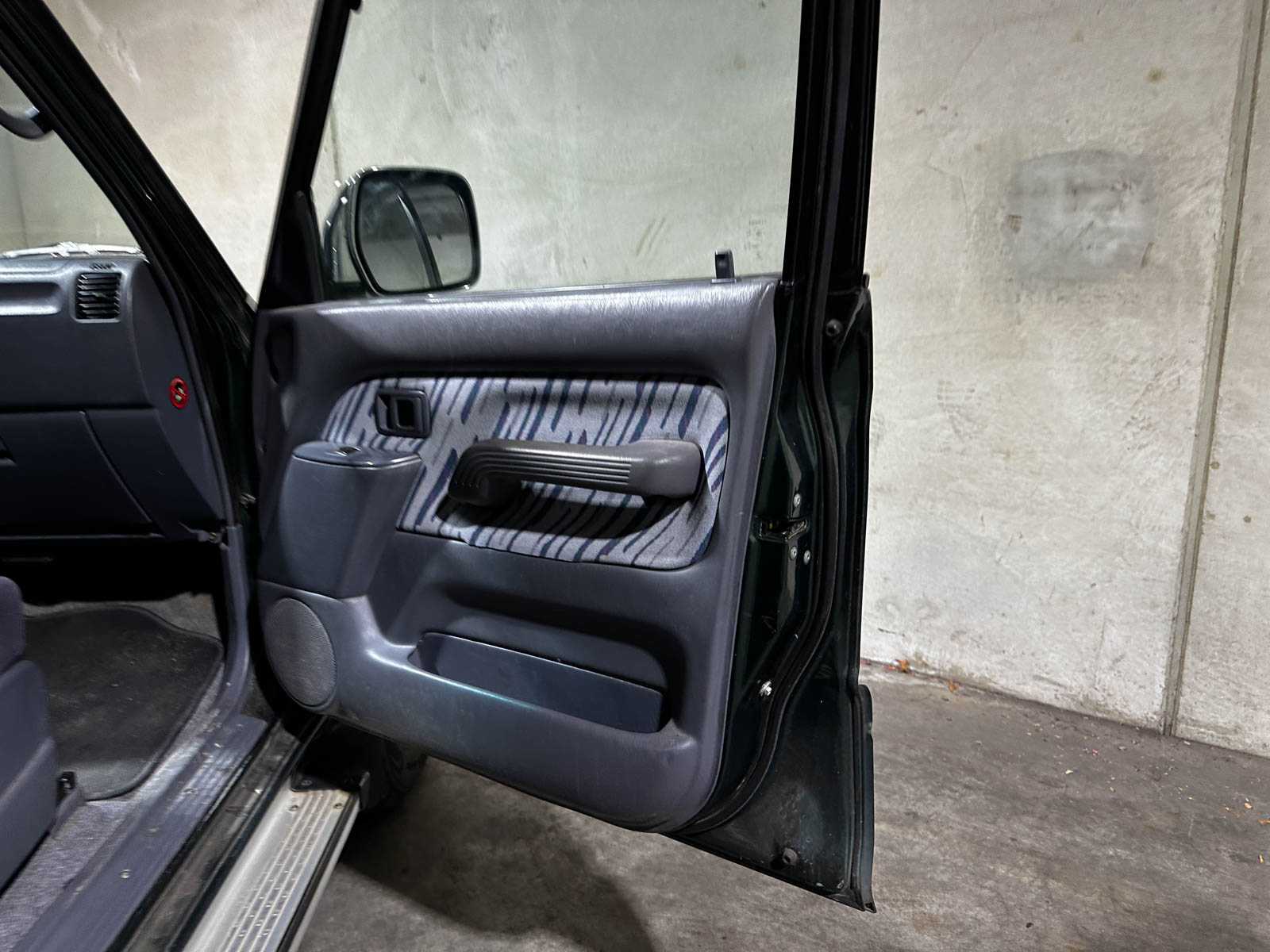 Toyota LandCruiser 90 3.0 HR Blind Van 123pk 2000 (Origineel-NL), 27-VS-NR