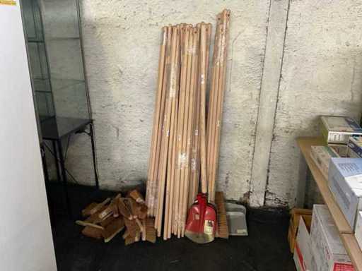 Miotły, szczotki ręczne i puszki