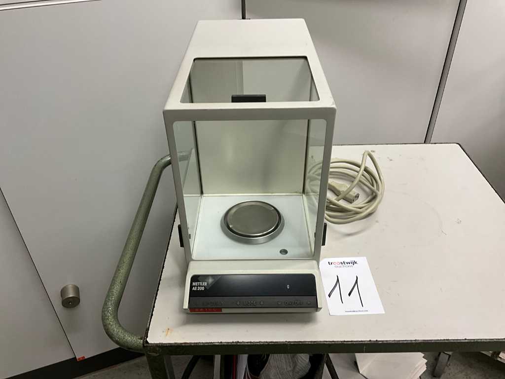 Mettler AE 200 Scale