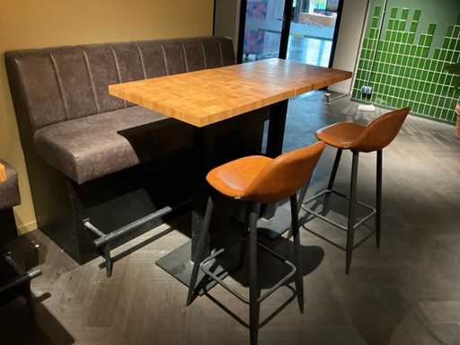 Wall dining table arrangement