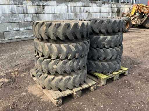 Solideal 8.25 R20 Band, wiel en velg