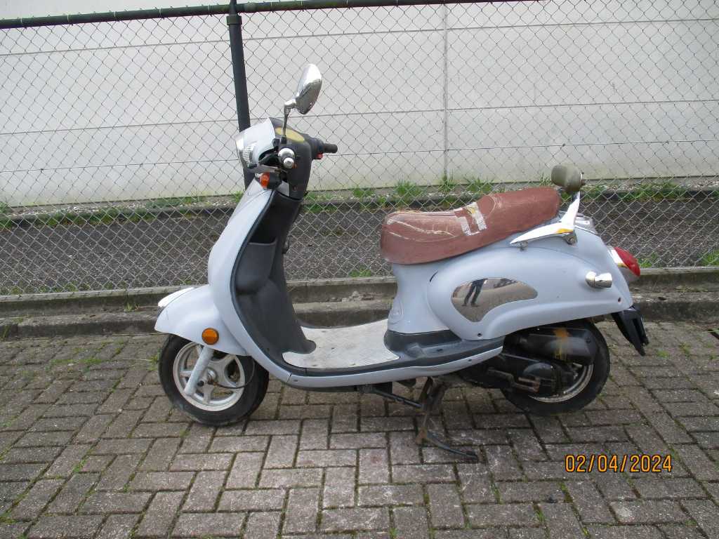 Zhejiang (scooter ALLEEN bedoeld voor onderdelen) - Snorscooter - Jia Jue - Scooter