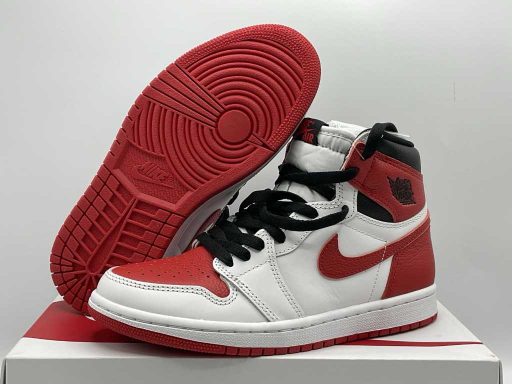 Nike Air Jordan 1 High OG Heritage Sneakers 38
