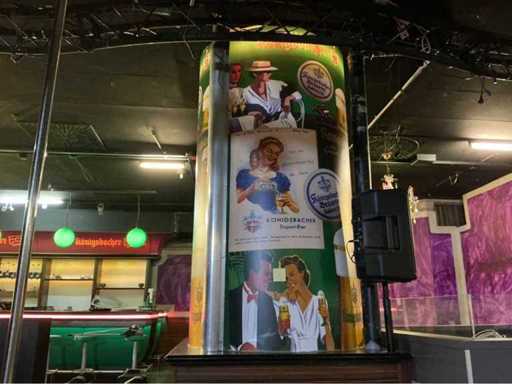 Königsbach reclamezuil verlicht