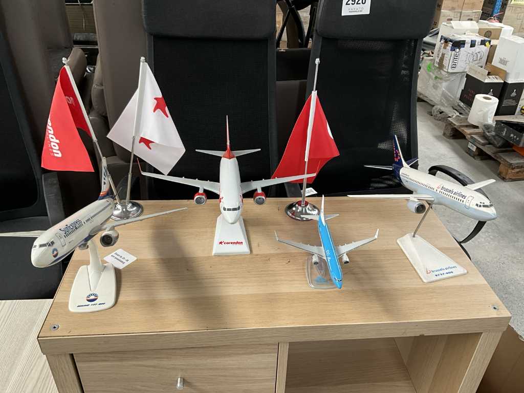 4 different model airplanes