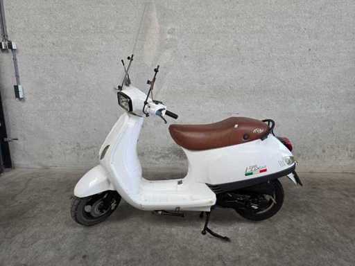 IVA - Moped scuter - Lux - 4T 45km versiunea d069JJ