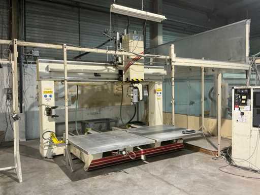 Centri di lavorazione Thermwood C67DT a 5 assi del 1999