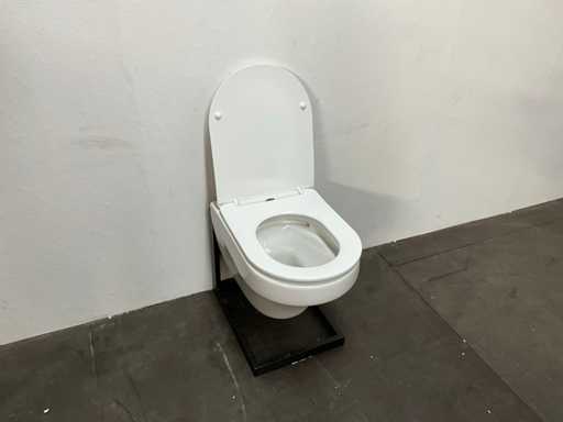 Wall-hung toilet with toilet seat