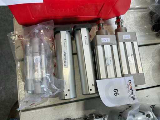 Various pneumatic cylinders (5x)