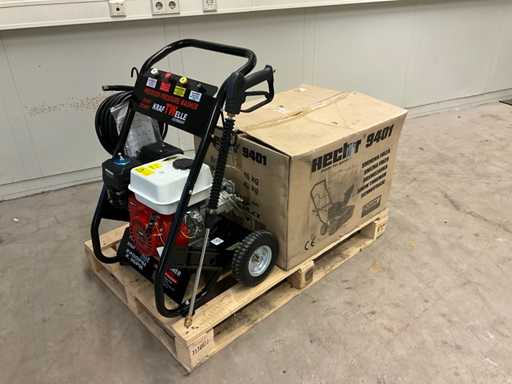 Unbenutzter Hochdruckreiniger von Kraftwelle und Klebeschneider.